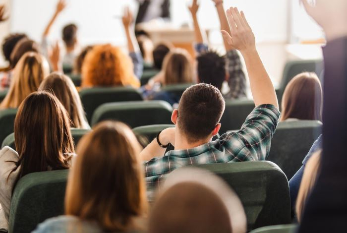 Учиться выгодно — почему образованные люди живут дольше