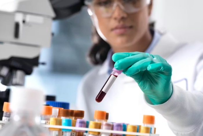 Раскрыт механизм редких тромбозов после COVID-вакцин