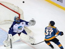 Фоторепортаж с матча КХЛ «Шанхай Дрэгонс» — «Барыс» 4:8