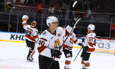 Конкуренты «Барыса» победили фаворитов в матчах КХЛ