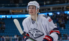 Шайба игрока сборной Казахстана не спасла лидера КХЛ от третьего поражения подряд