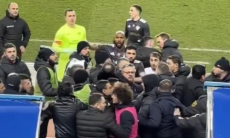 Скандал произошёл в главном матче европейской лиги с участием игрока сборной Казахстана. Видео