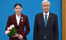 Токаев вручил награду пятикратной чемпионке мира из Казахстана