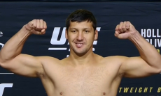 Дияр Нургожай прошёл взвешивание перед третьим боем в UFC. Видео