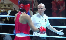 Дисквалификацией закончился бой казахстанского боксера на историческом турнире. Видео