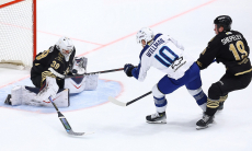 Фоторепортаж с матча КХЛ «Адмирал» — «Барыс» 1:2