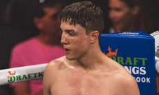 В США анонсирован бой непобежденного боксёра из Казахстана 