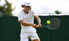 Теннисист из Казахстана вырвал победу и пробился в полуфинал турнира в Тунисе