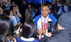 Чемпион Паралимпиады-2026 вернулся в Казахстан и получил квартиру