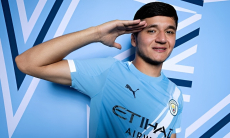 «Казахи и узбеки — братья». Семья Хусанова встретила казахстанца в Англии