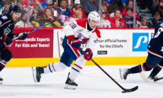 Казахстанский хоккеист забросил шайбу в матче заокеанской лиги