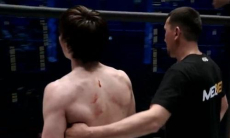 Нокаутом и потасовкой закончился бой казахстанца в ММА. Видео