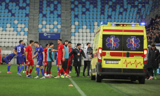 Главный тренер потерял сознание во время матча отбора на Евро. Видео