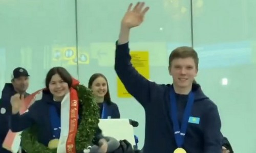 В Казахстане встретили триумфаторов юниорского чемпионата мира. Видео