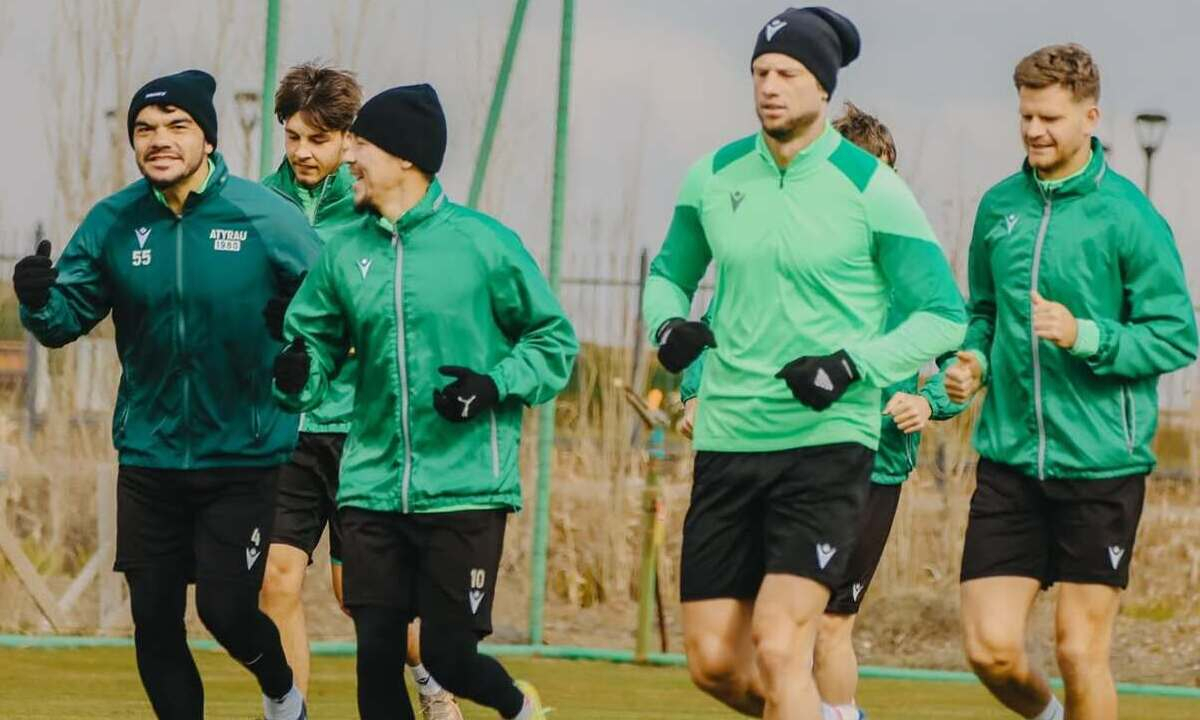 Клуб КПЛ тренируется под руководством доктора и администратора