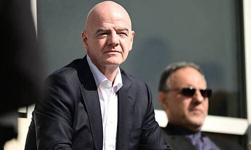 Сборная Ирана устроила протест перед президентом ФИФА. Видео