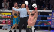 Казахстанский боксёр победил нокаутом «Тигра» и защитил титул WBA. Видео