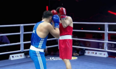 Видео победы Нурбека Оралбая с нокдауном в полуфинале ЧА-2026