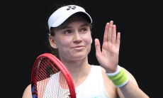 Елена Рыбакина сыграла на центральном корте турнира в Штутгарте. Видео