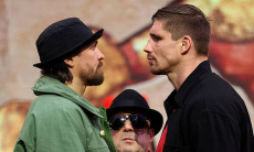 Усик и Верхувен провели первую битву взглядов перед боем в Египте. Видео