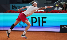 Александр Бублик разбил ракетку на турнире в Мадриде. Видео