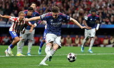 «Арсенал» открыл счёт в матче с «Атлетико» в полуфинале Лиги Чемпионов. Видео