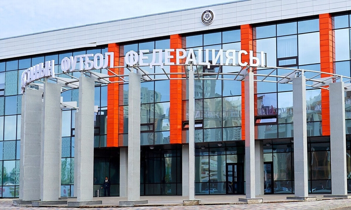 КФФ показала первый в истории трофей сборной Казахстана. Фото