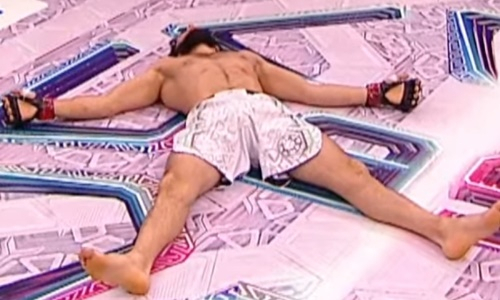 Непобеждённый «Сатурн» из Узбекистана нокаутировал казахстанского актёра в первом раунде. Видео