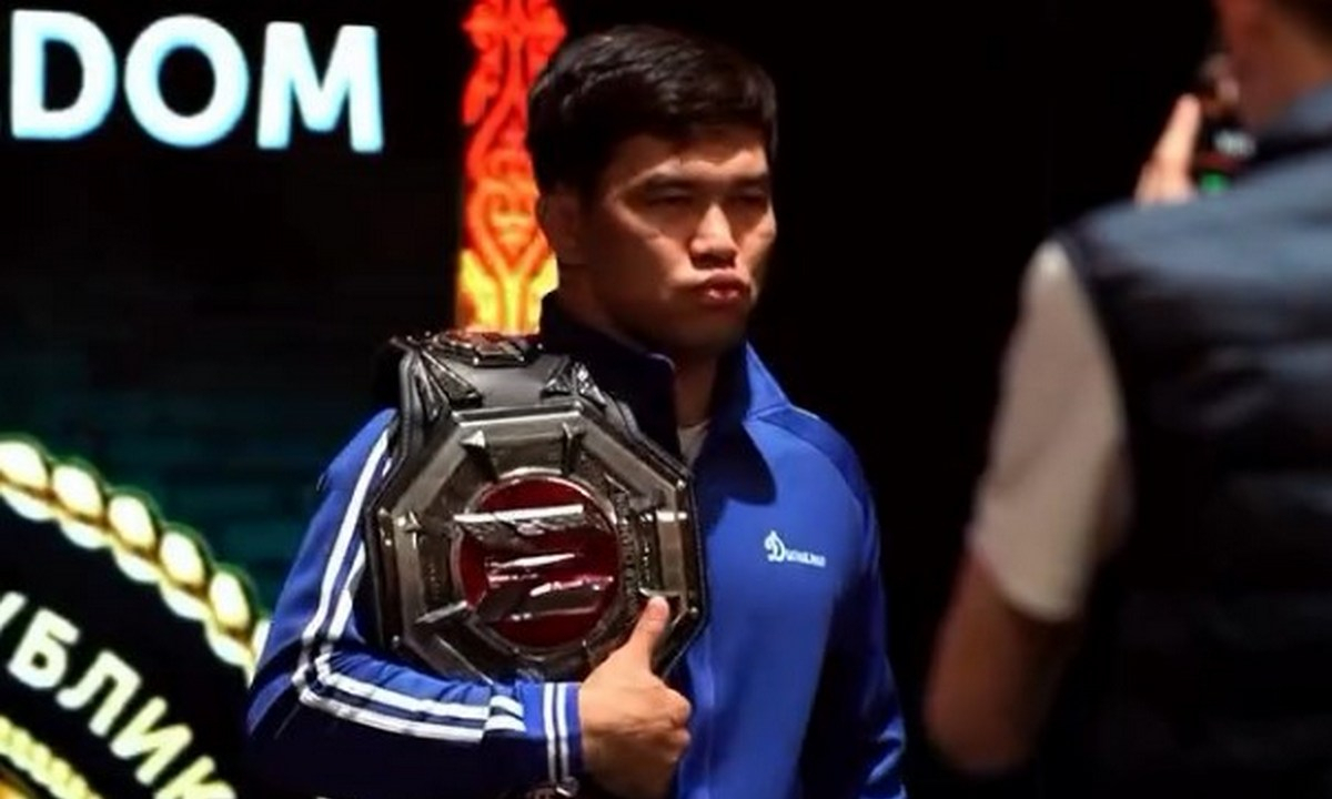 Казахстанский боец подписан в UFC и проведет исторический поединок