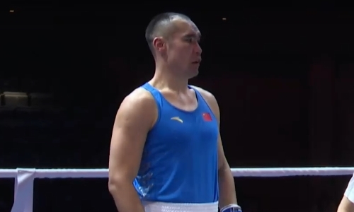 Казах из Китая на камбэке завоевал медаль ЧА-2026 по боксу