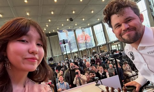 Казахстанская шахматистка выиграла медаль после селфи с Магнусом Карлсеном