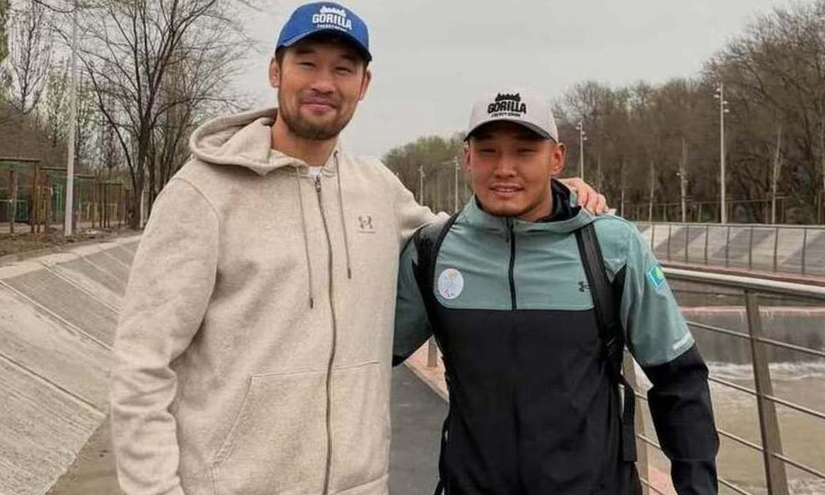 Шавкат Рахмонов покатал чемпиона Паралимпиады-2026 на дорогом автомобиле. Видео