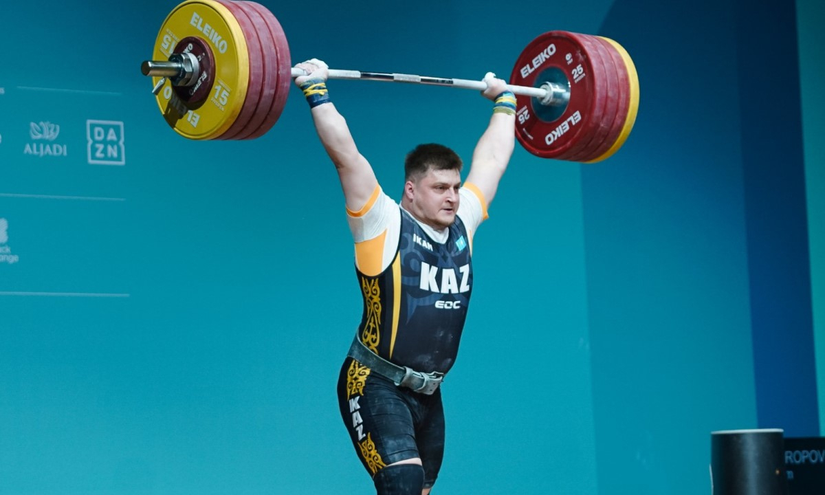 Чемпиону мира по тяжелой атлетике вручили ключи от квартиры в Казахстане