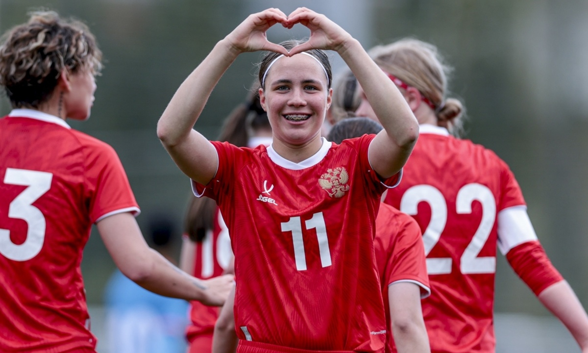 Россия победила со счётом 3:0 в футбольном матче