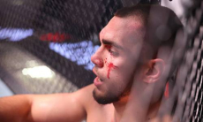 Непобежденный украинец Минев нокаутом проиграл дебютный бой в UFC. Видео