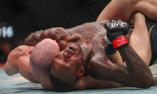 Стало известно, сколько заработал Адесанья за поражение в UFC