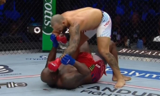 Джош Хокит нокаутировал Деррика Льюиса на турнире UFC