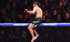Асу Алмабаев добился редкого достижения в UFC