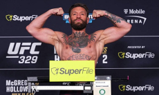 Макгрегор и Холлоуэй прошли взвешивание перед боем UFC. Видео