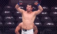 Казахстанский боец победил нокаутом в UFC
