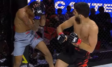 Непобежденный боец из Казахстана нокаутировал бразильца. Видео