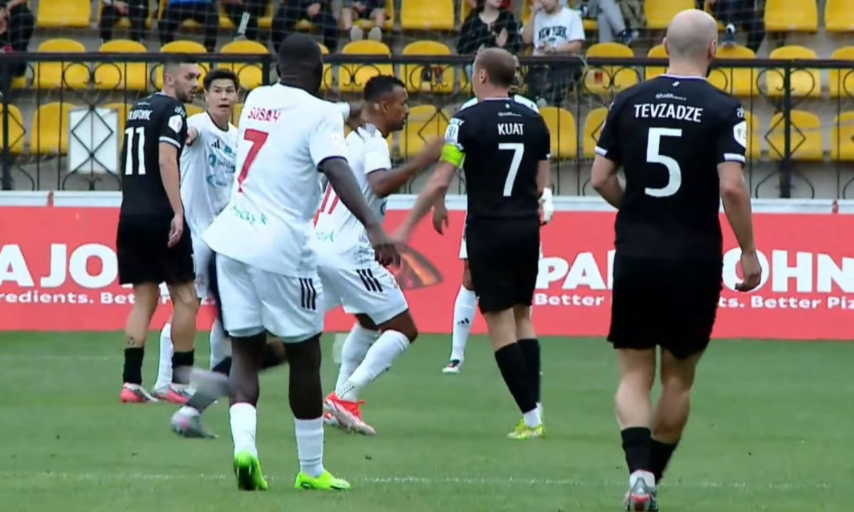 Луиш Нани провел прием из дзюдо Исламбеку Куату. Видео