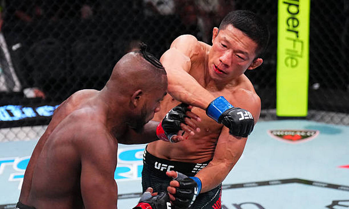 Роман Мазуров раскрыл мотивацию экс-претендента на пояс UFC в бою с Асу Алмабаевым