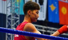 Казахстанский боксёр с нокдауном выиграл третий бой на юниорском чемпионате мира-2026