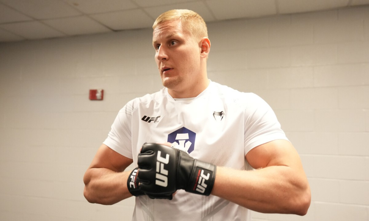 Российский тяжеловес выбрал фаворита боя Павлович — Перейра на UFC 335
