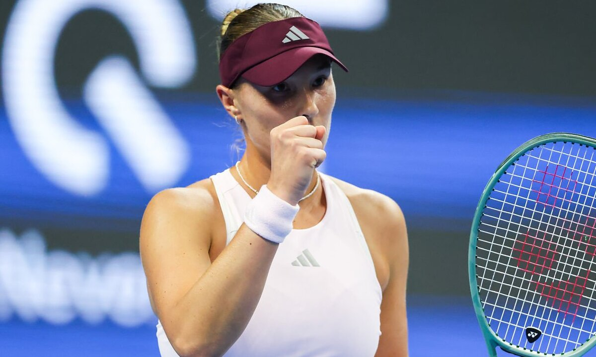 Чараева установила рекорд WTA после сенсации с Рыбакиной